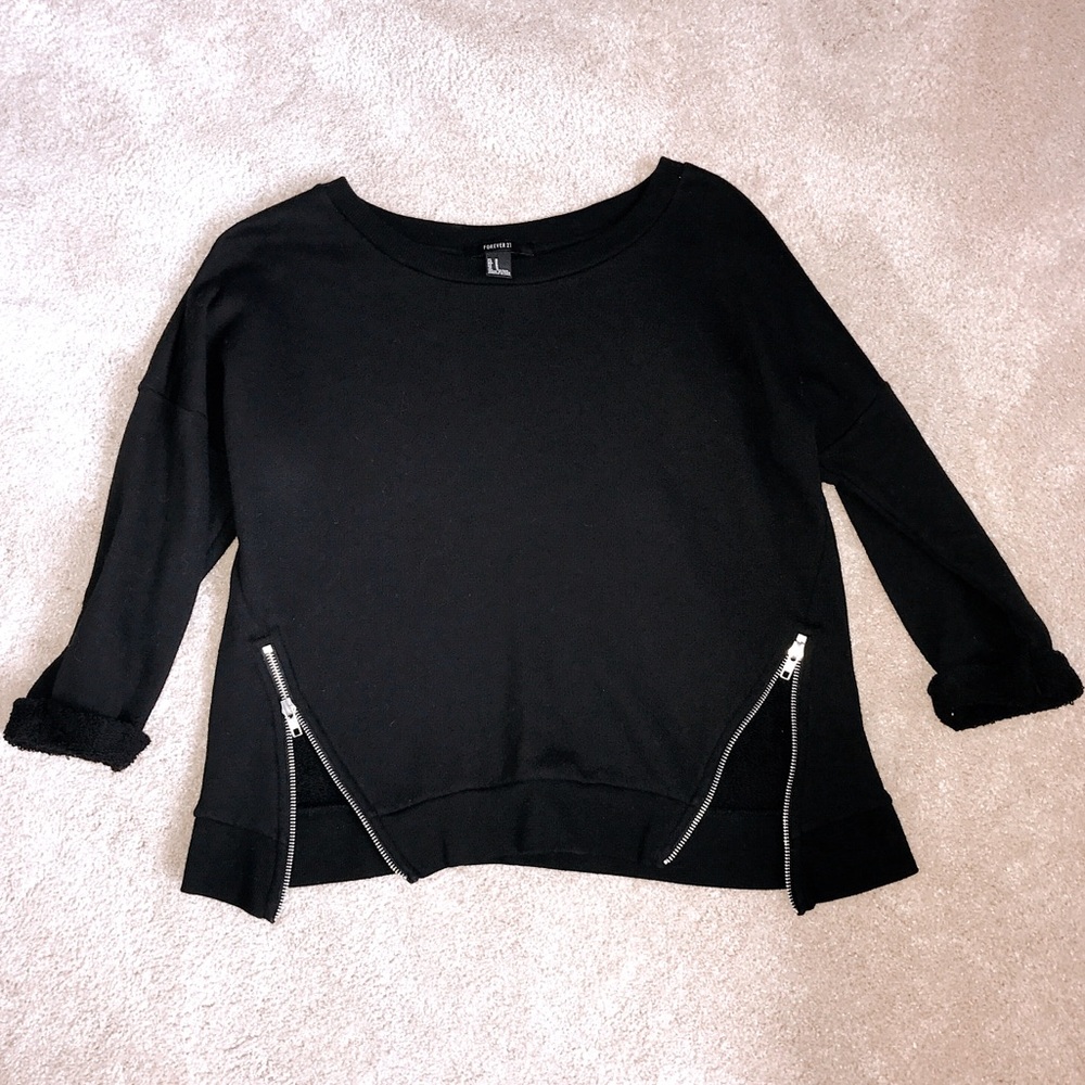 women’s trendy, long sleeved zipper sweater